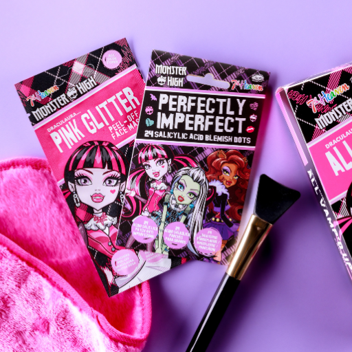 Monster High Draculara All Vamp’d Up Gift Set